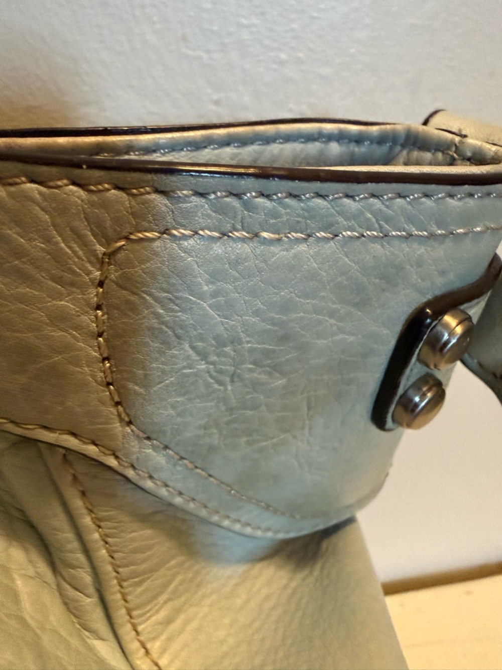 B Makowsky Leather Crossbody Bag in Light Gray - Picture 7 of 8
